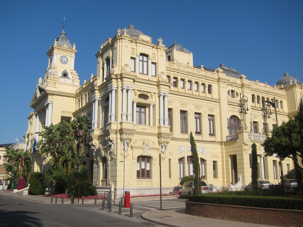 El Ayuntamiento de Málaga aplica la reducción de eventuales que recoge la reforma local y pasa de 45 a 34