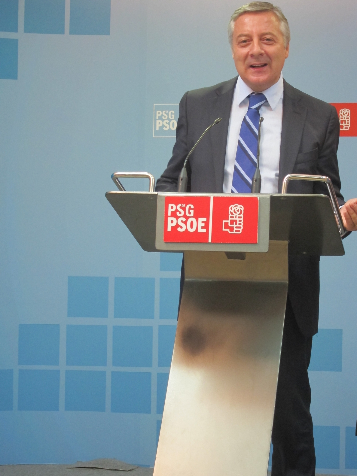 Blanco (PSOE) aboga por cambiar el rumbo de una troika que «solo piensa en el rescate bancario» pero no «de la personas»