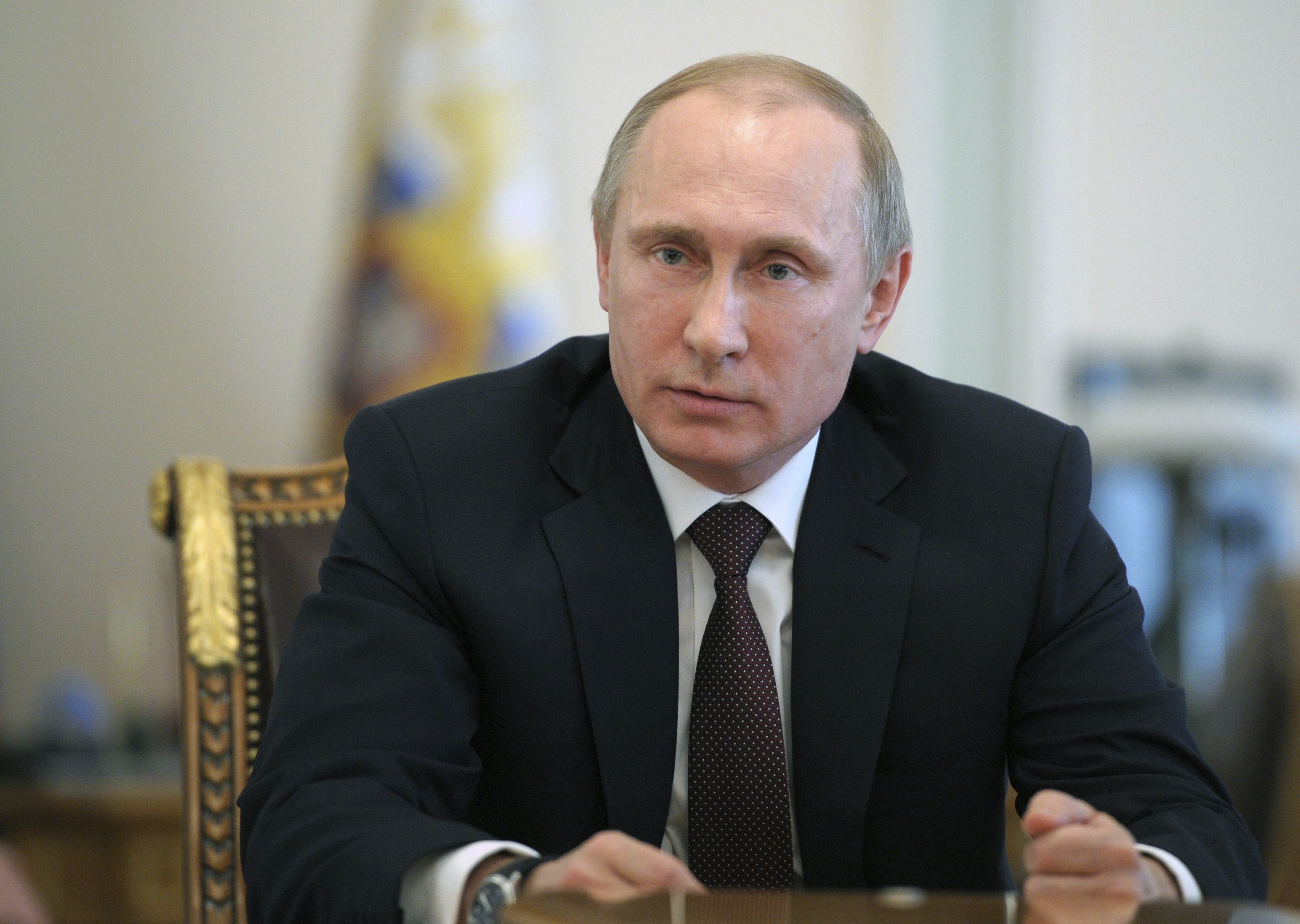 Putin advierte de que Ucrania está al borde de la guerra civil