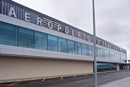 El Aeropuerto de Pamplona aplica descuentos superiores al 30% para estacionamientos de larga estancia