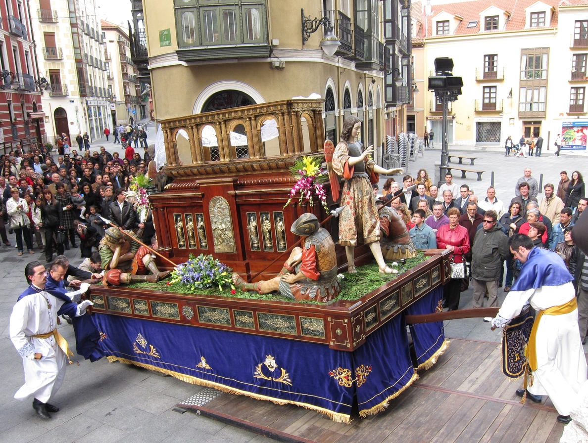 32 imágenes recrean este Viernes la Pasión y Muerte de Cristo en la Procesión General de Valladolid
