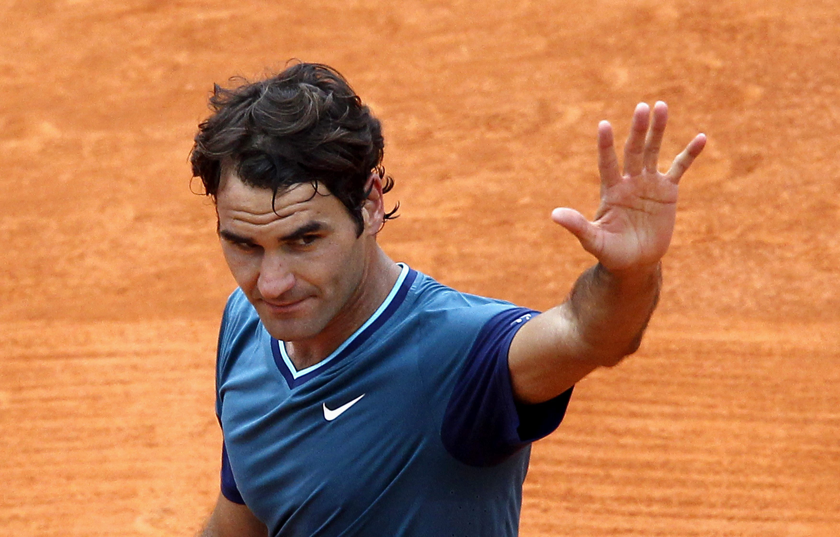 Federer vence a Djokovic en dos sets y habrá final suiza en Montecarlo