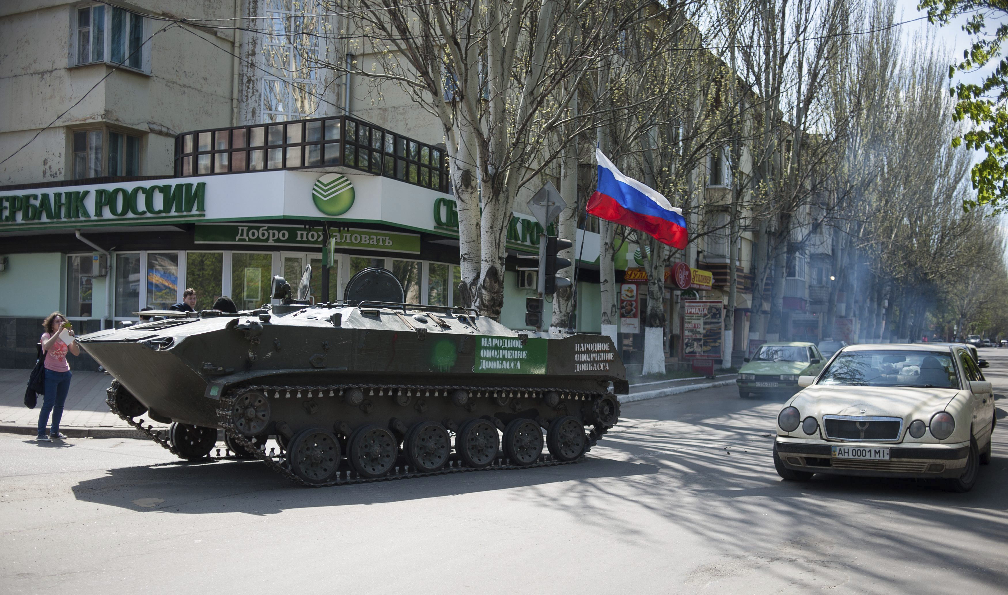 Yanukóvich insta a Kiev a retirar al Ejército del este de Ucrania