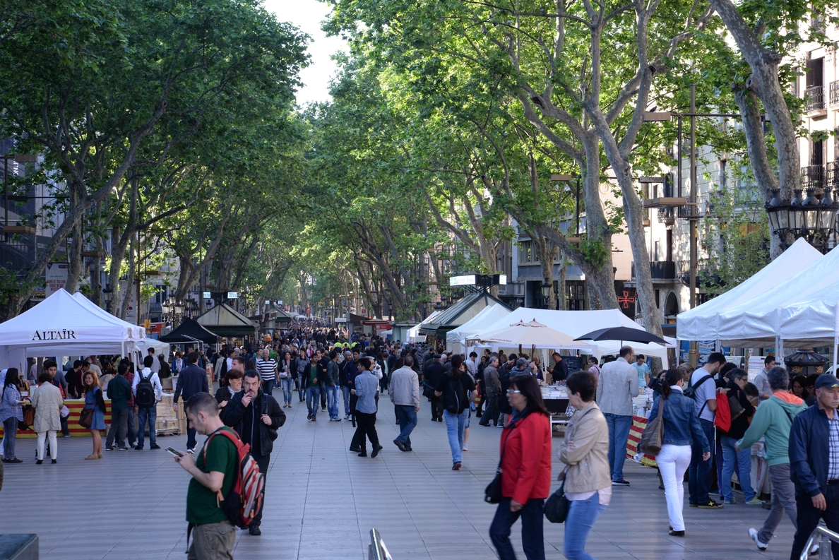 La Diada arranca en Barcelona con las calles abarrotadas y un ambiente festivo