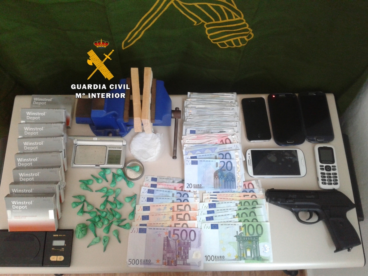 Guardia Civil desarticula una banda dedicada a la venta de cocaína en Álora y detiene a seis jóvenes
