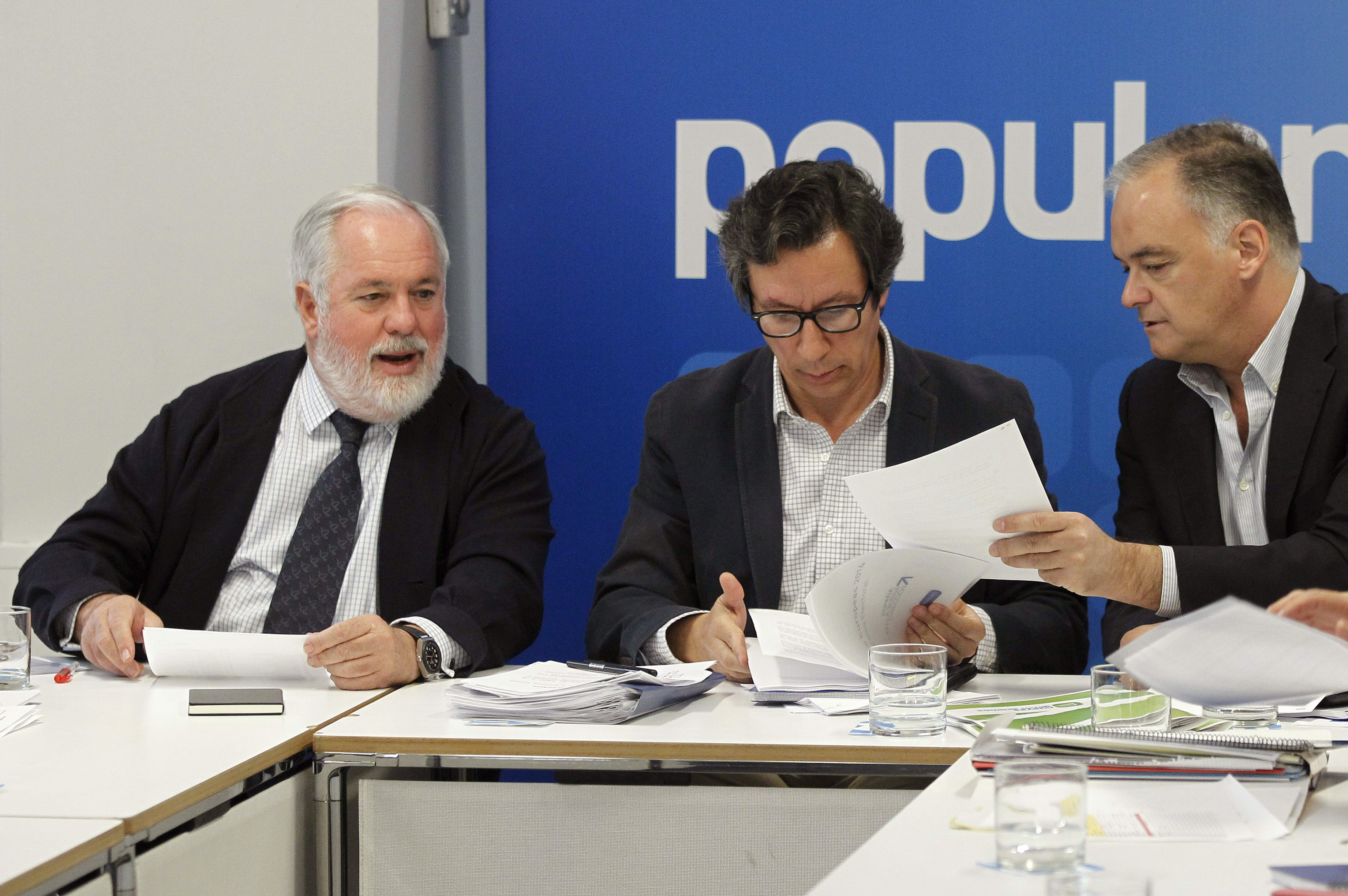 PP y PSOE se enfrentan a una pérdida de 3,5 millones de votos el 25-M