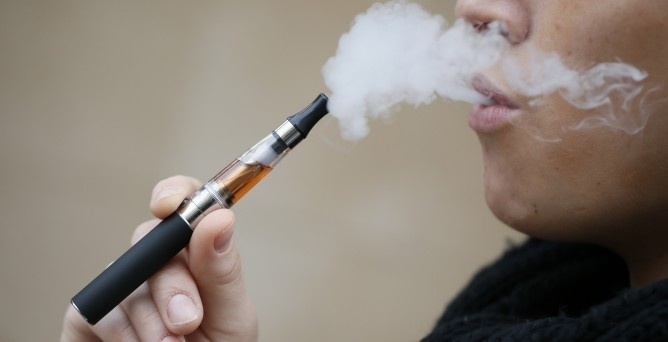 Toxicología detecta un nuevo tipo de intoxicación por la ingestión accidental de la carga del cigarrillo electrónico