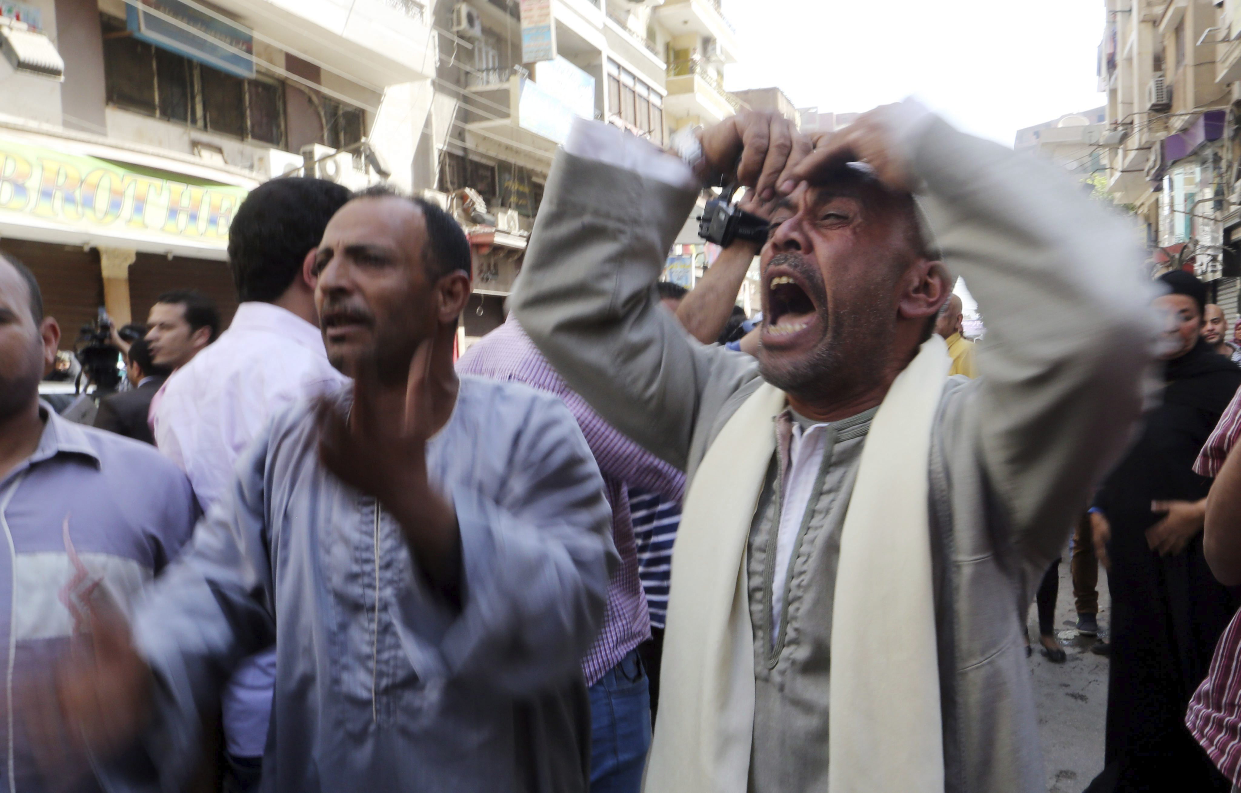 Un tribunal egipcio condena a 163 islamistas a diez años de cárcel