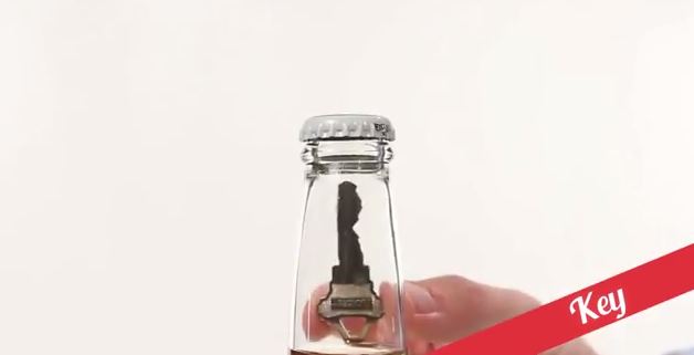 21 originales formas de abrir una botella de chapa