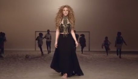 Give tøjlerne tankskib Shakira pone a bailar a varios futbolistas y a su hijo Milan en la canción  del Mundial | Teinteresa