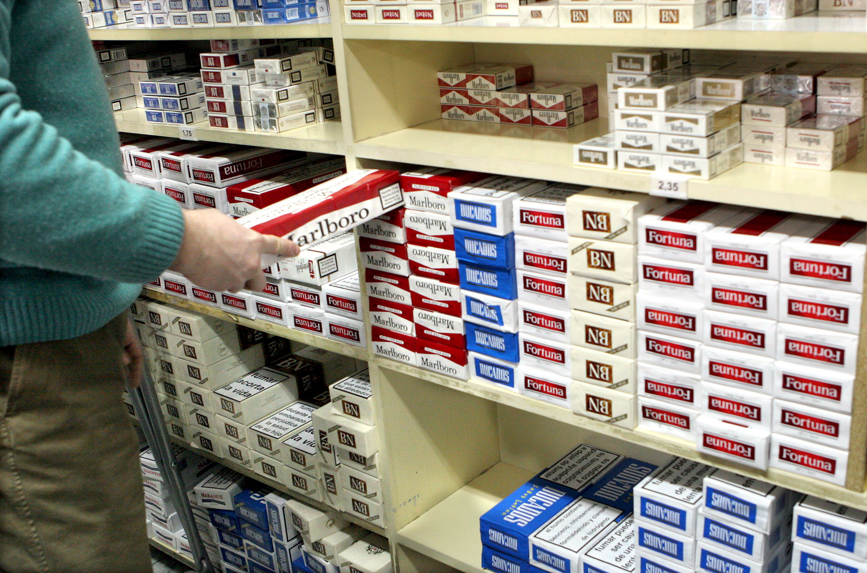 Francia impondrá las cajetillas de cigarrillos genéricas para todas las marcas