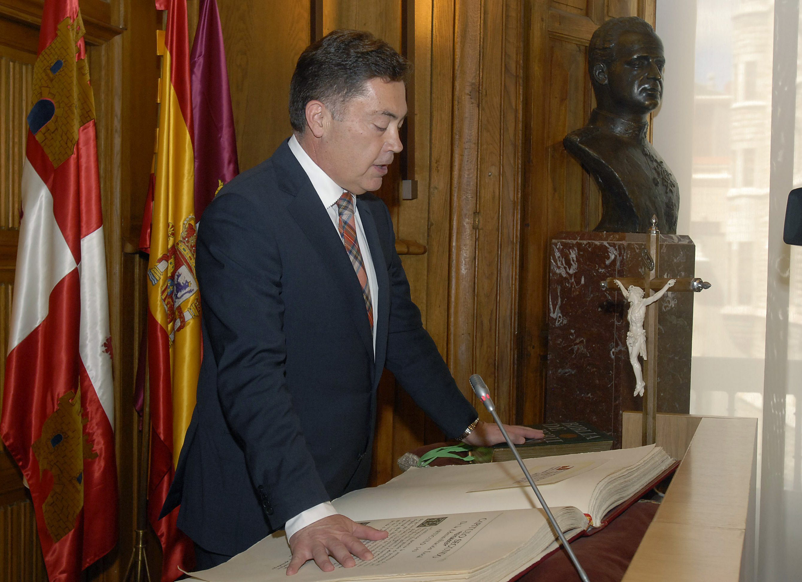 El nuevo presidente de la Diputación de León, en la «senda» de Carrasco