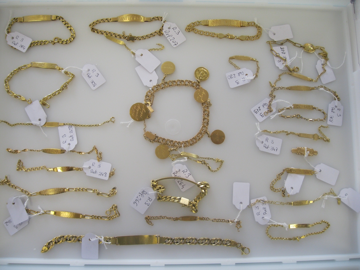 Expuestas más de 1.100 joyas intervenidas en la operación contra el blanqueo en compraventas de oro