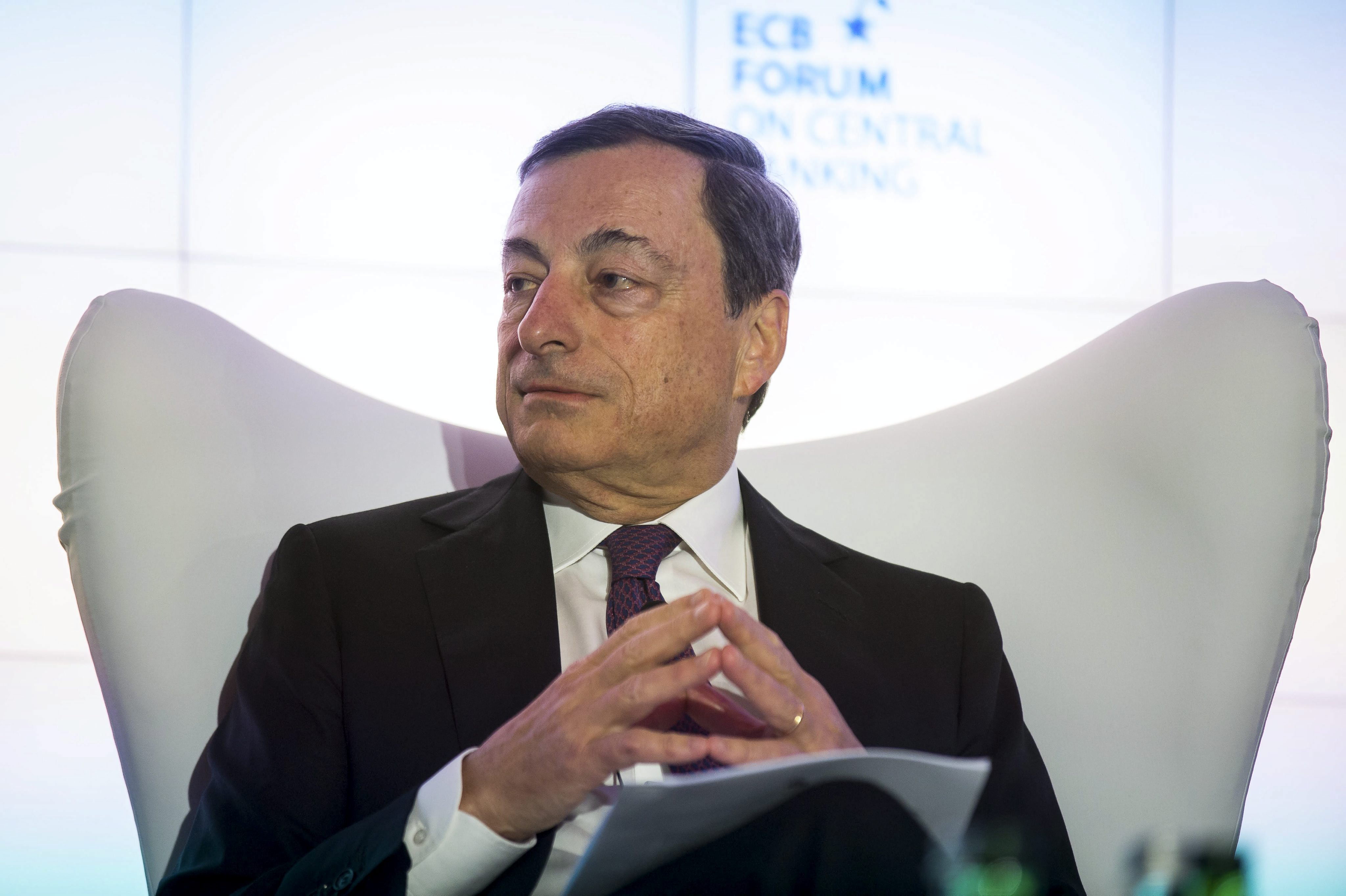 El BCE inyectará 400.000 millones de liquidez y rebaja los tipos a un nuevo mínimo