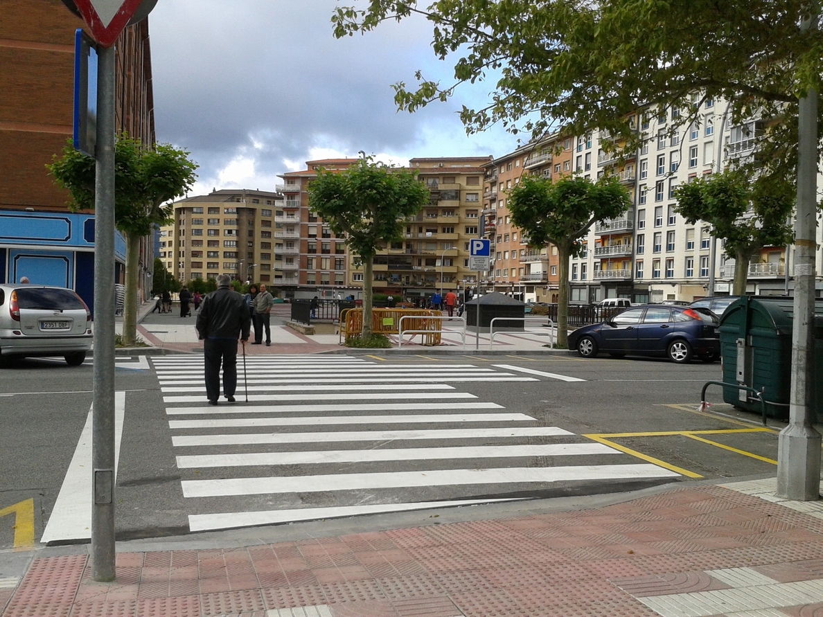Habilitado un nuevo paso de peatones en la calle Monasterio de la Oliva en Pamplona