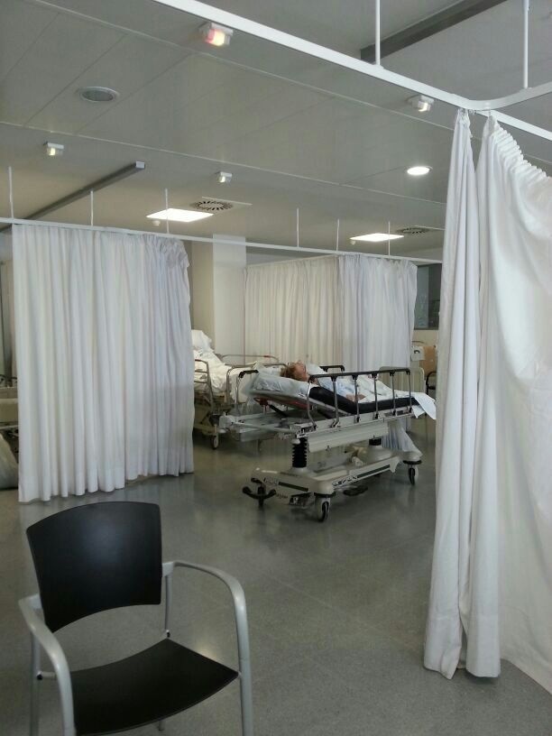 Servicio vasco de Salud niega que pacientes Txagorritxu sean atendidos en los pasillos del hospital