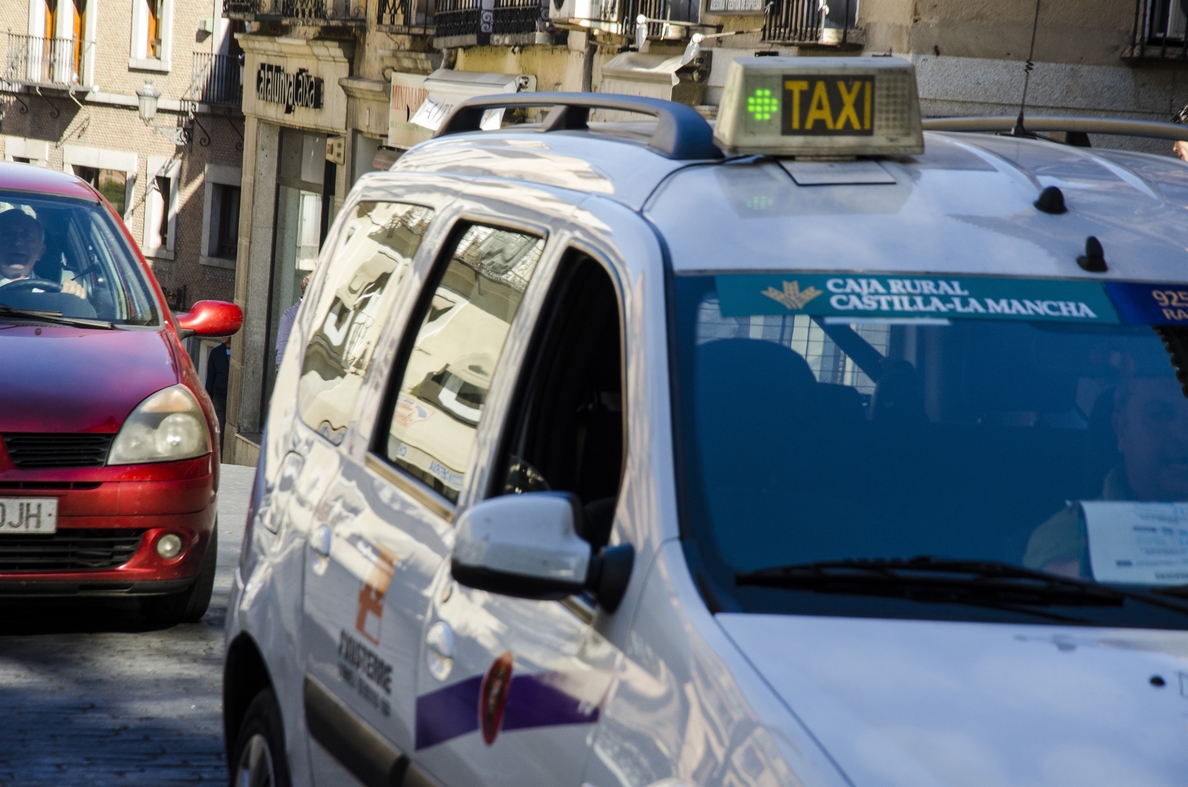 Los taxistas, en pie de guerra contra Uber Pop y BlaBlaCar