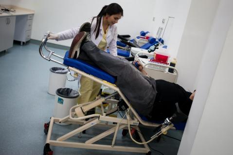 Los quirófanos venezolanos se quedan sin material médico