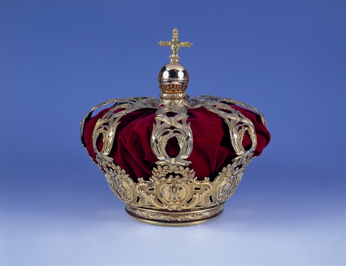 La corona, el cetro y la simbología de las insignias reales