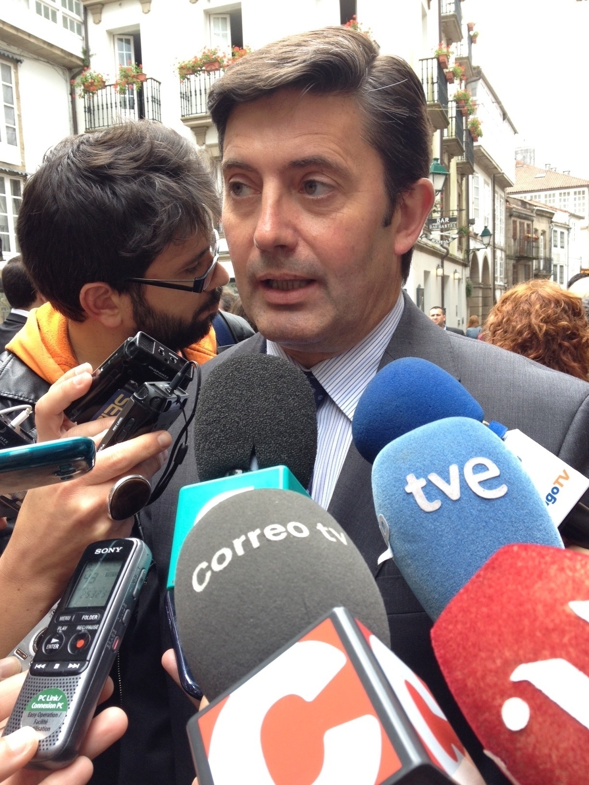 El delegado del Gobierno dice que la devolución de la paga en Pontevedra es «consecuencia de la irresponsabilidad»