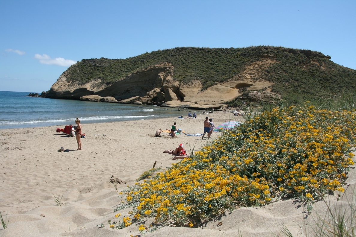 La bandera amarilla ondea en las playas de La Unión, en la de San Ginés de La Azohía (Cartagena) y El Mojón (Mazarrón)