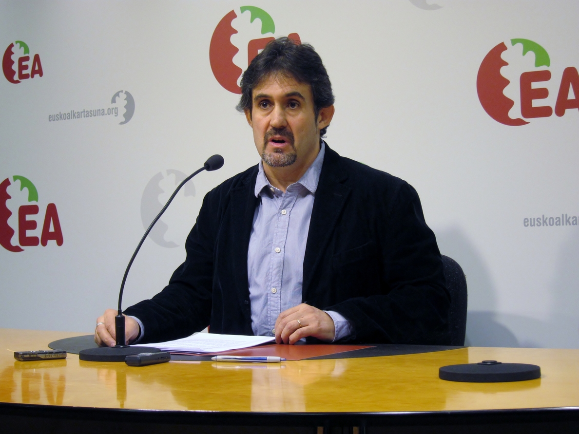 Urizar dice a PNV que «no se puede compartir» la decisión del estatus vasco con el Estado