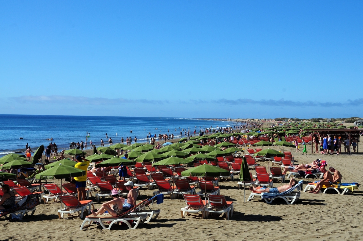 Canarias recibe un 13% más de turistas extranjeros durante el primer semestre del año