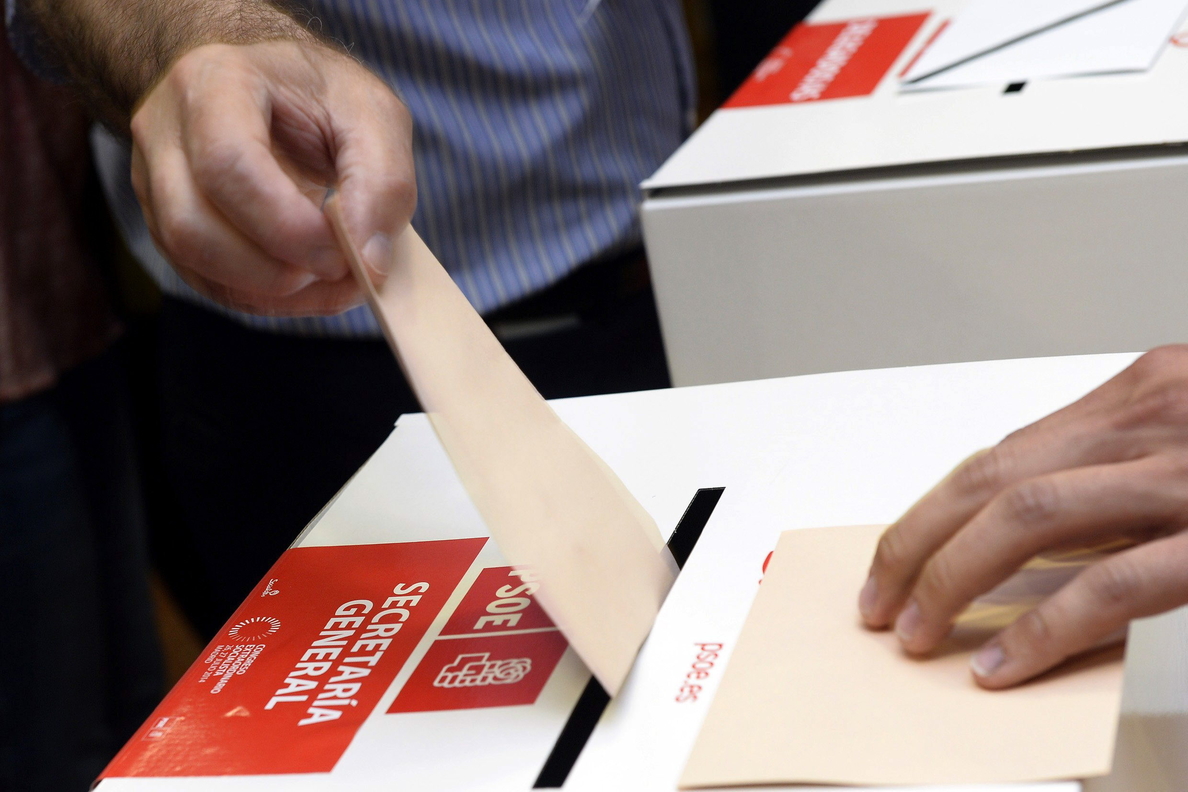La participación para elegir al líder del PSOE era del 27,61 por ciento a las dos de la tarde