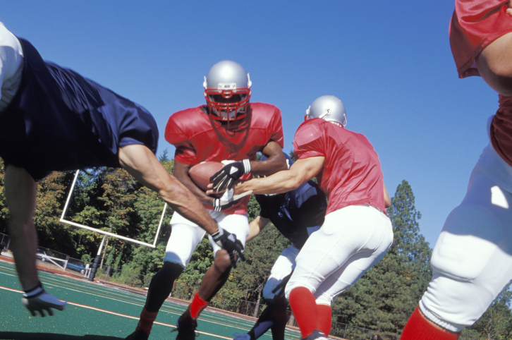 Aprueban una ley que reduce las horas para practicar fútbol americano en las escuelas de secundaria