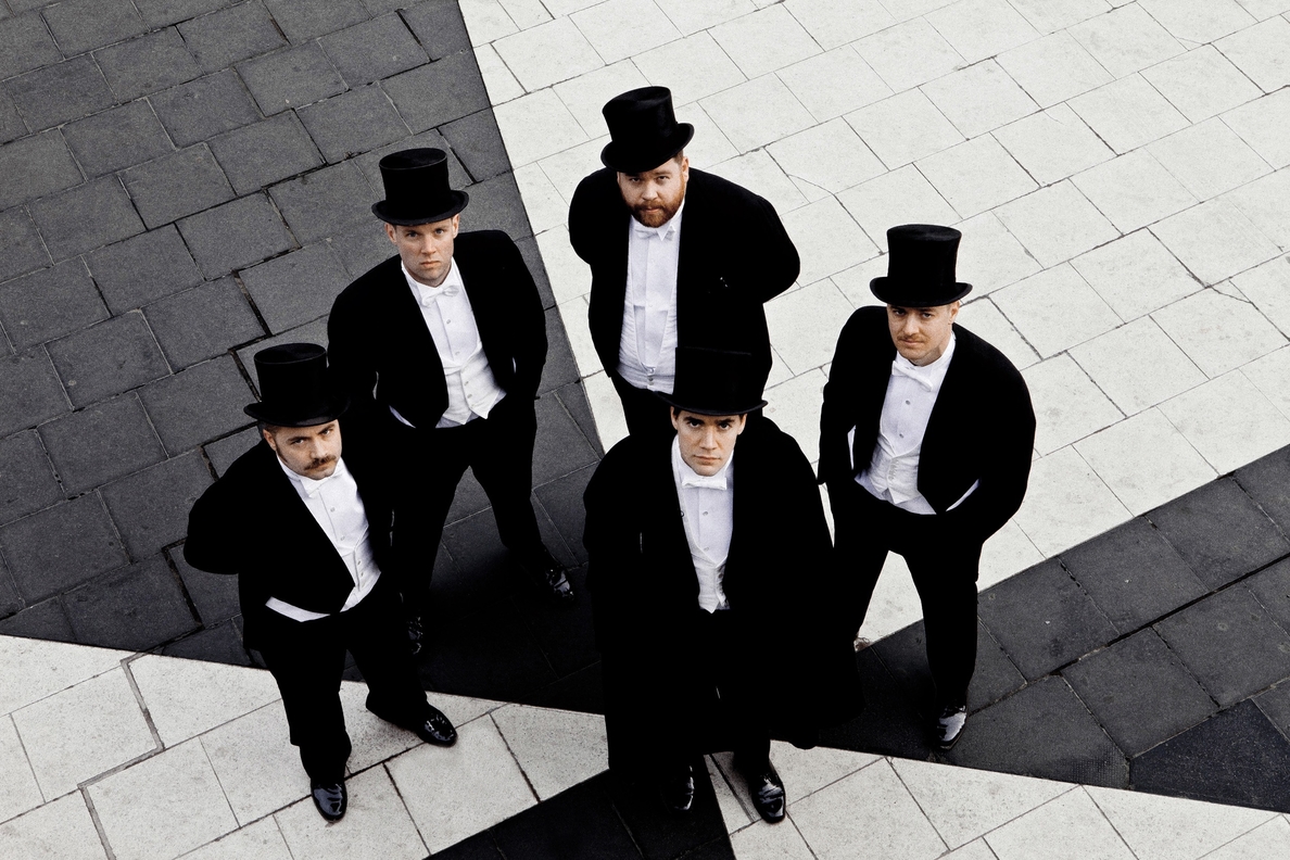 The Hives: «Nuestros dioses son AC/DC, Dead Kennedys y Little Richard»
