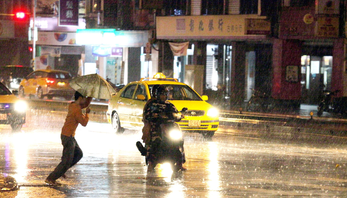 Tifón Matmo causa dos muertos, un desaparecido y numerosos heridos en Taiwán