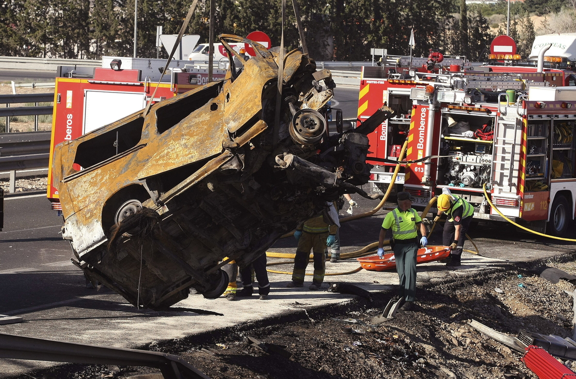El reventón de un neumático del camión pudo causar el accidente de Alicante