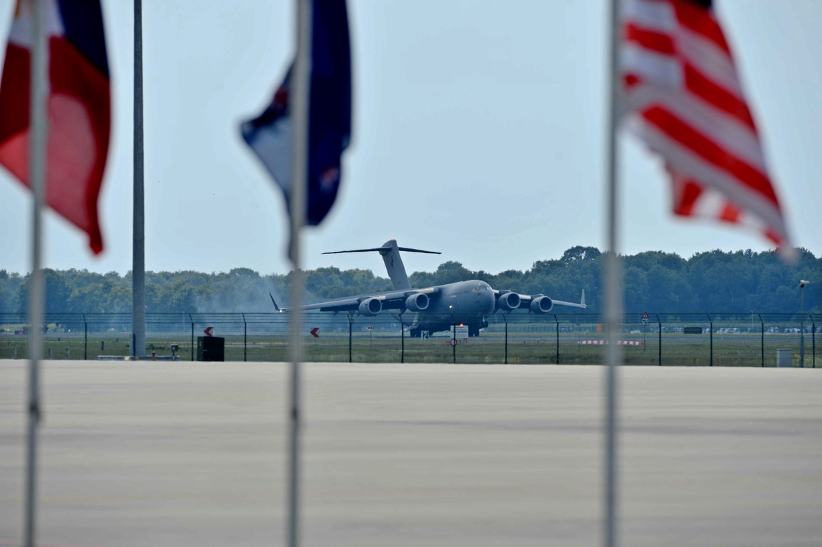 Llegan a Holanda los restos de otras 74 víctimas del vuelo MH17