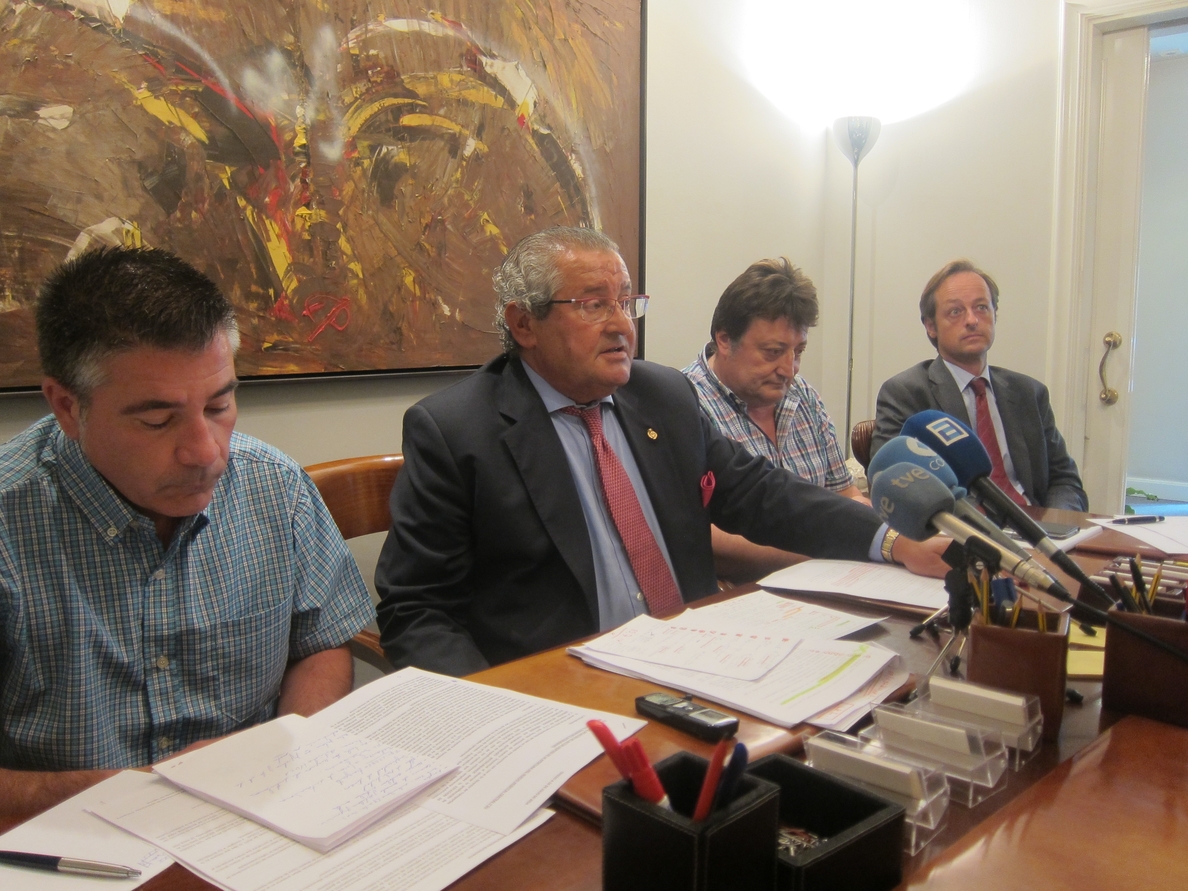 Los taxistas presentarán un contencioso contra el Principado y animan al Ayuntamiento de Oviedo a que haga lo mismo