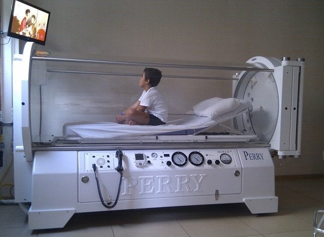 CORR-. Perry Baromedical instala la primera cámara hiperbárica monoplaza en Andalucía