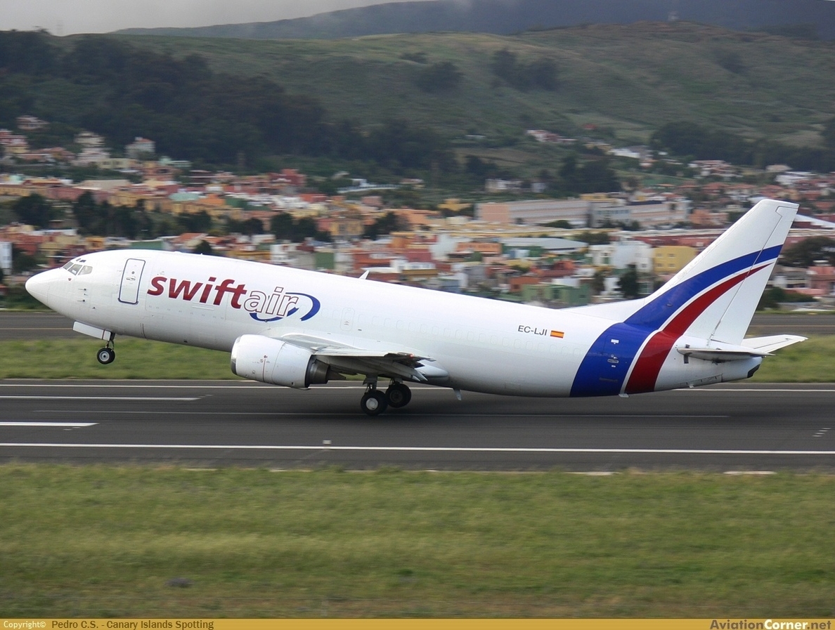 Cifuentes tiene constancia de la existencia de dos madrileños entre la tripulación del avión de Swiftair siniestrado