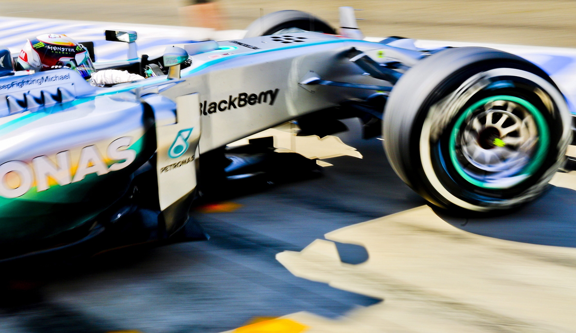 Hamilton y Mercedes lideran, Alonso fue cuarto en la pista de su estreno