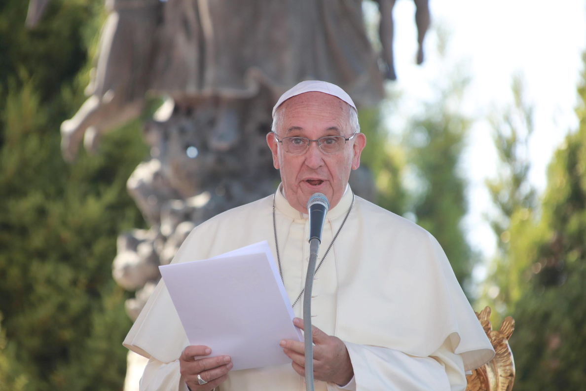 El papa se reúne hoy con miles de fieles en la ciudad italiana de Caserta