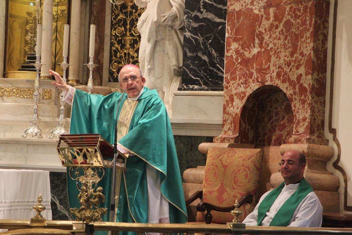 El arzobispo de Valencia dice que «el reino de Dios no es de riqueza, negocio o poder sino de servicio y entrega»
