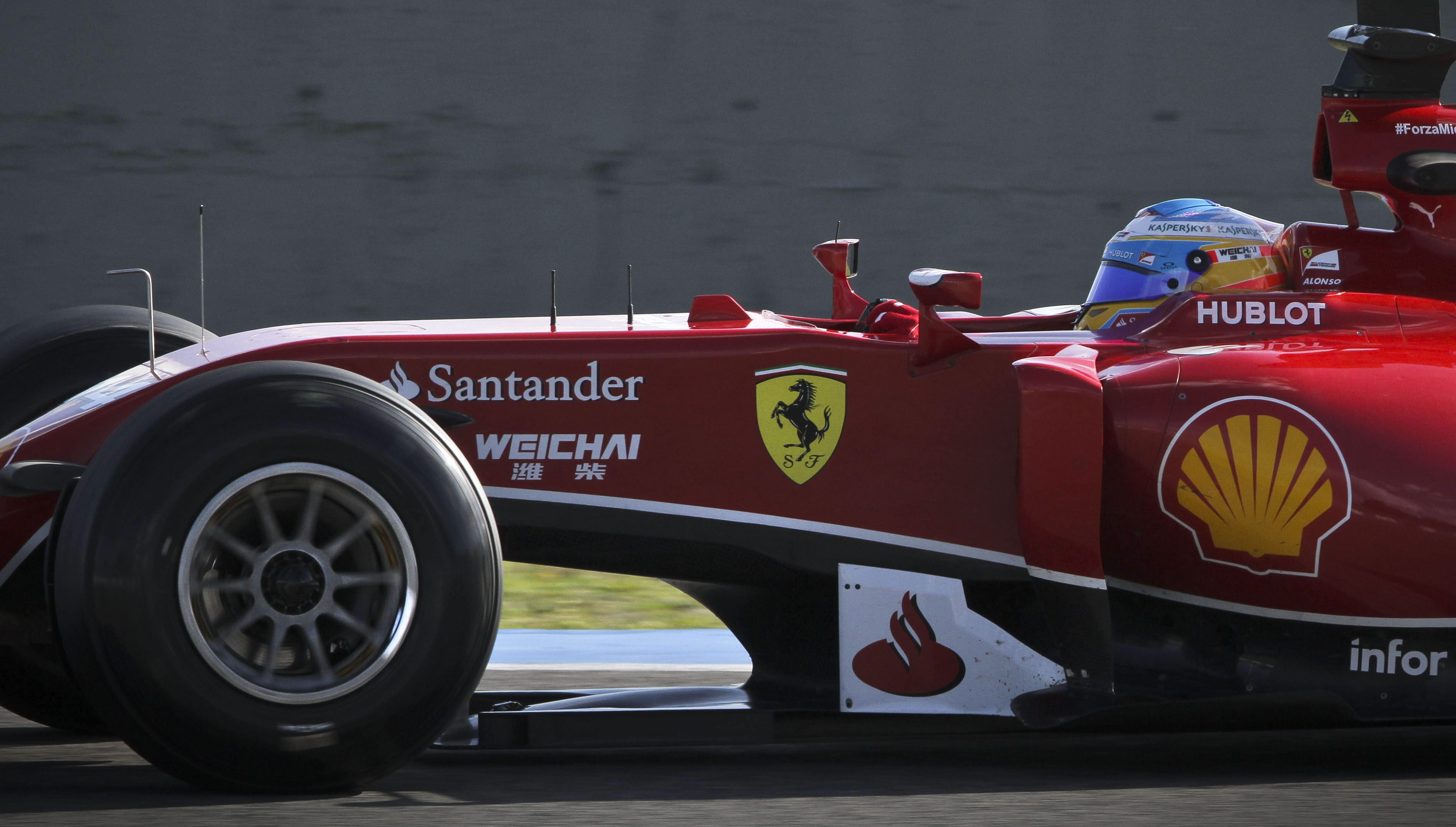 Fernando Alonso queda segundo en un carrerón increíble