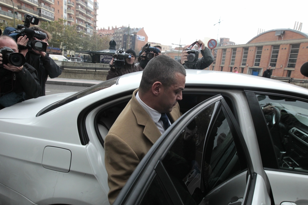 La Audiencia Provincial de Madrid no reduce la fianza impuesta a Flores pero permite comparecencias semanales