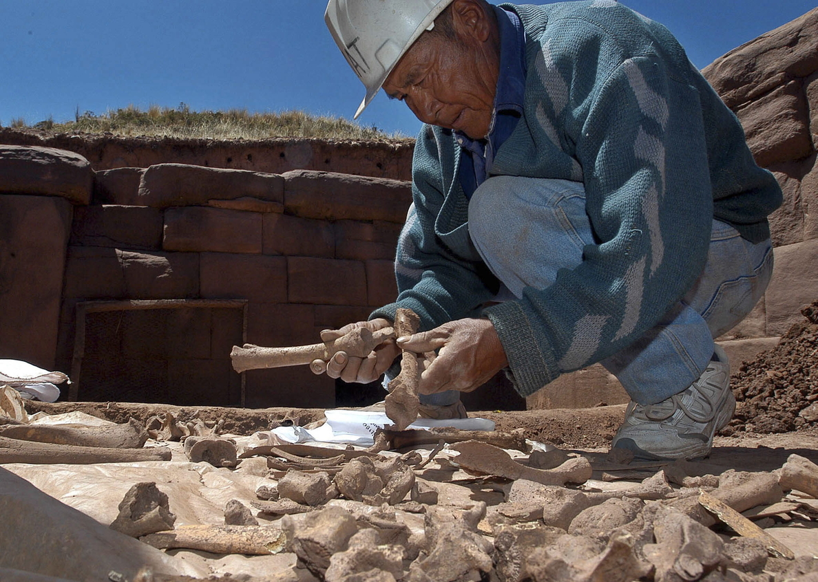 Hallan cientos de restos óseos en Potosí