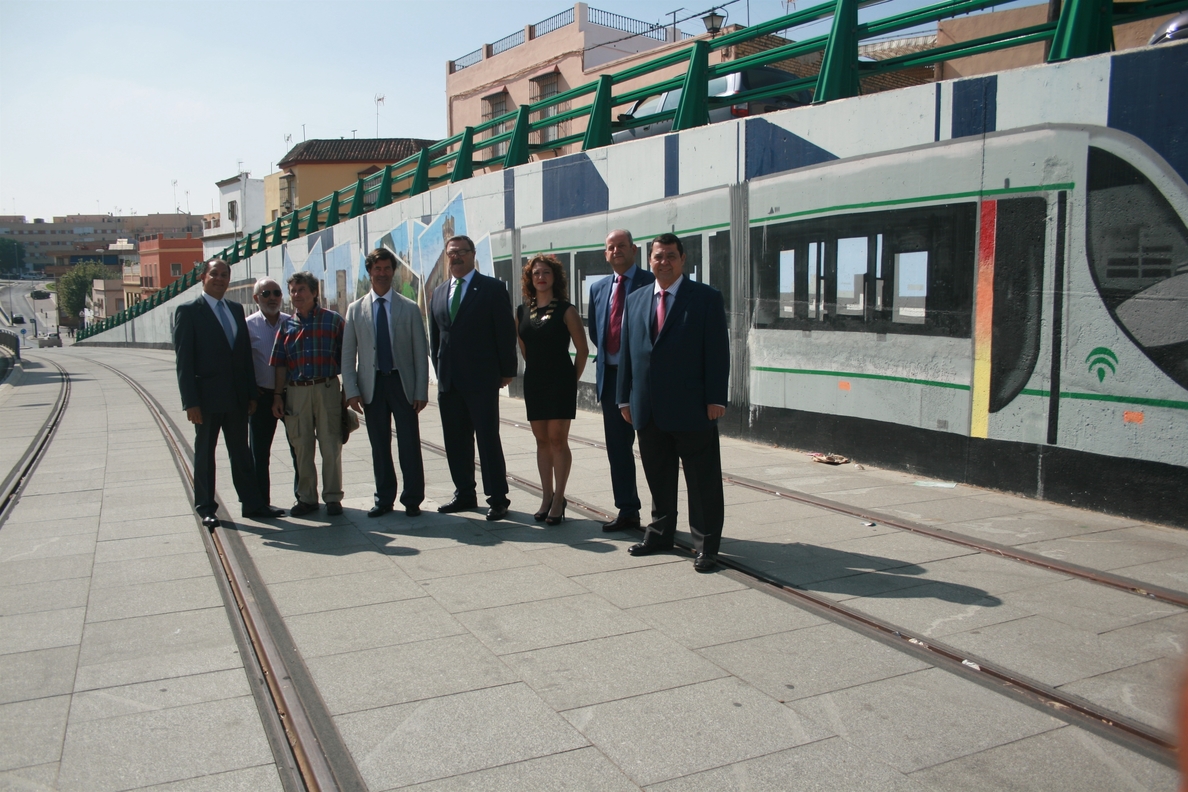 Miguel Rus y los empresarios de Alcalá reclaman a la Junta que reanude las obras del tranvía
