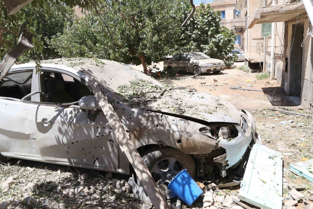 Piden alto el fuego para sofocar el fuego en un depósito de gasolina en Libia