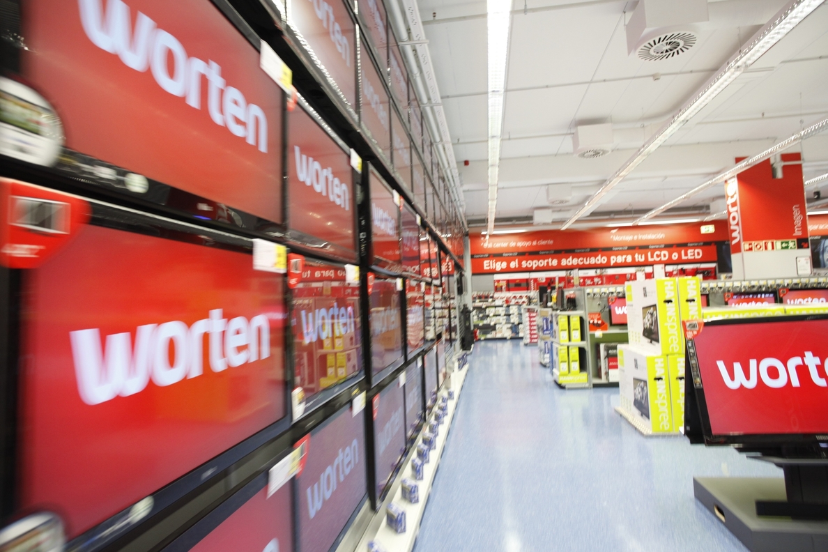 Worten invierte un millón de euros en la tienda de Motril, que crea 26 empleos