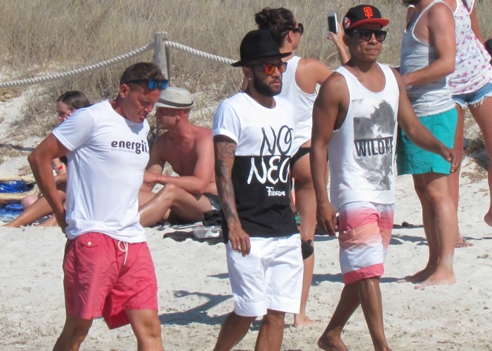 Dani Alves, días de relax con amigos en Ibiza