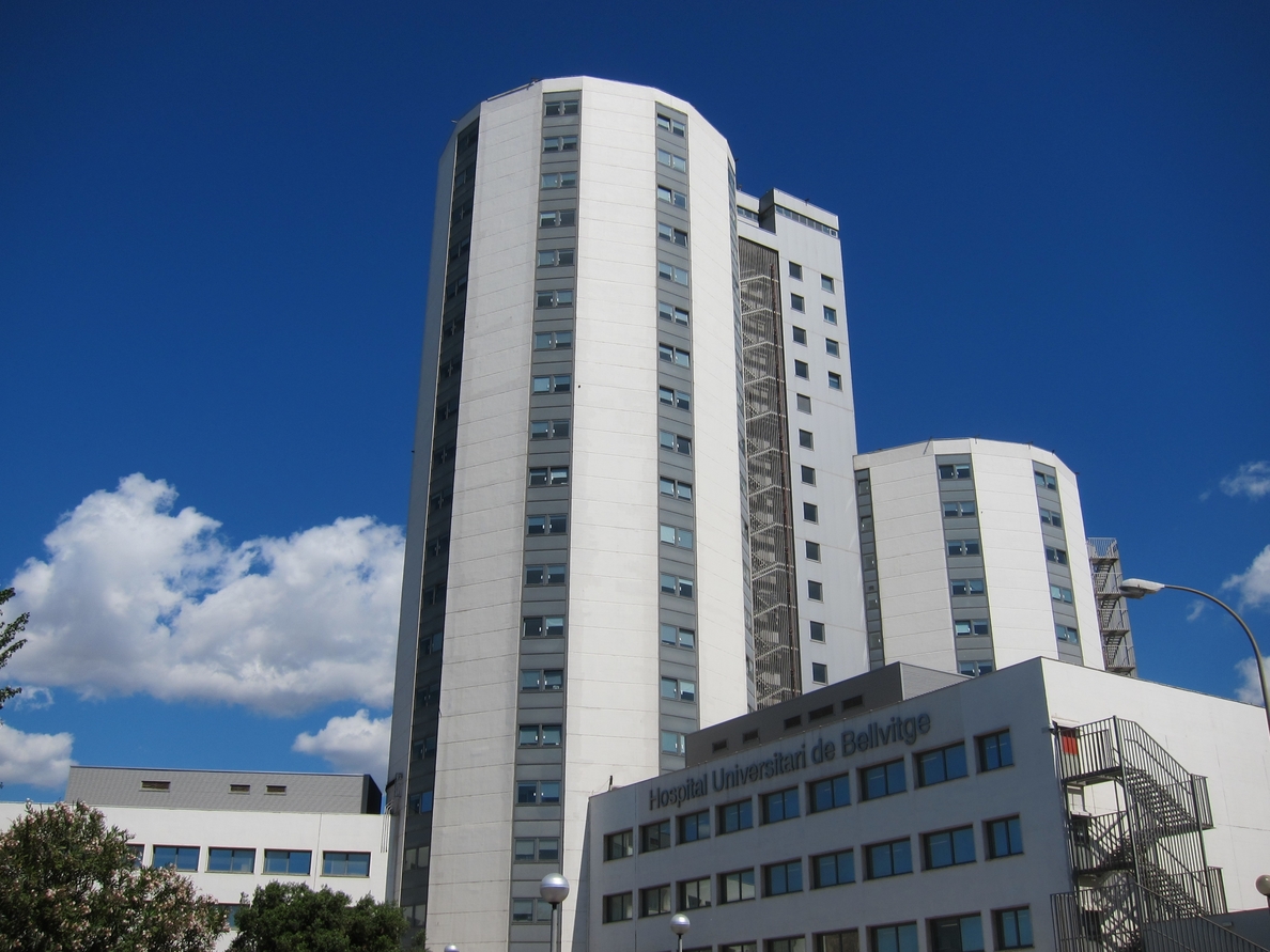 El Hospital de Bellvitge reabre un centenar de camas por un aumento de las urgencias