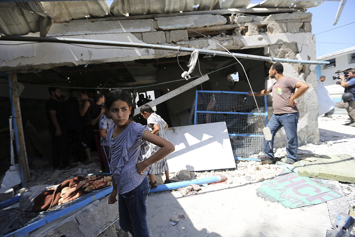 La UE condena inaceptable el ataque a una escuela de la ONU y a un mercado en Gaza
