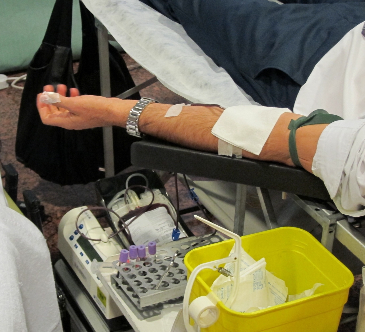 Los equipos del Banco de Sangre recogerán casi 2.000 litros de plasma durante el mes de agosto en Extremadura