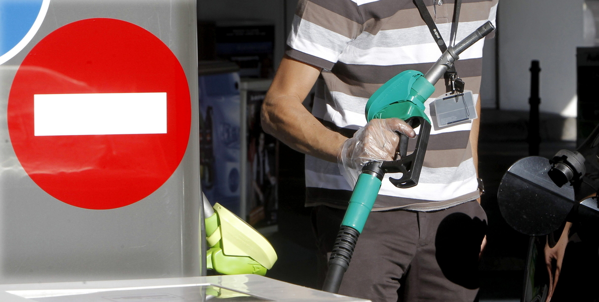 La gasolina y el diésel caen a mínimos del verano en la »Operación Salida» de agosto